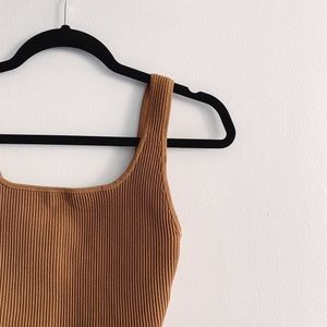 Aritzia | Wilfred Arjun Sculpt Tank Cropped Top